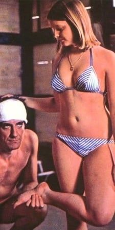 Jodie Foster sexy bikini pics