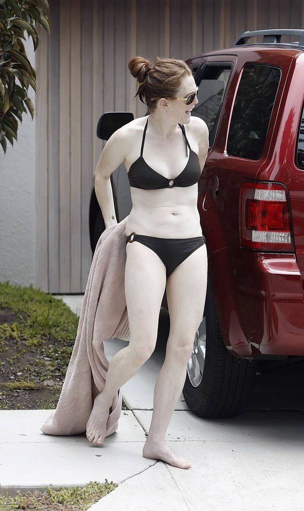 Julianne Moore hot swimware images