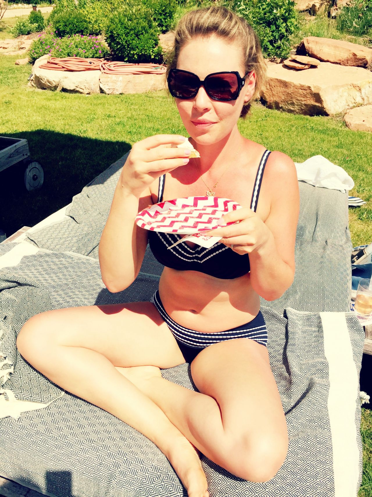 Katherine Heigl hot bathing suits images