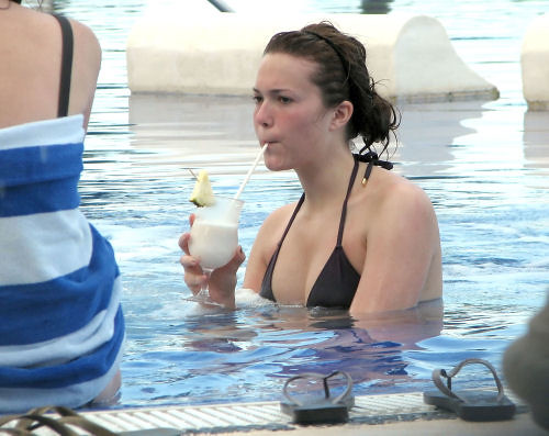 Mandy Moore bikini images