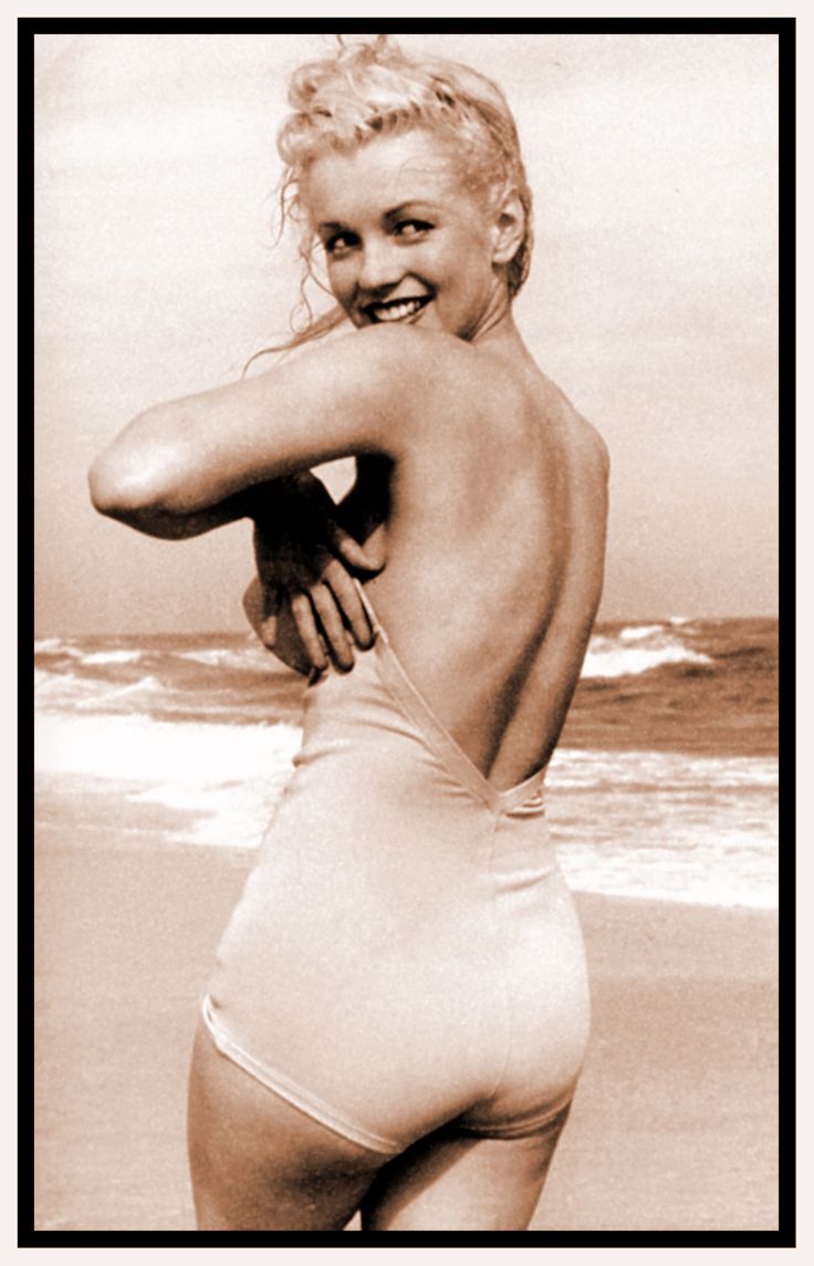Marilyn Monroe sexy bikini photos