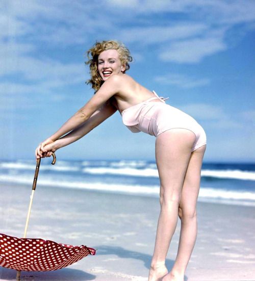 Marilyn Monroe sexy bikini pics