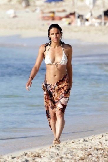 Michelle Rodriguez bikini photos