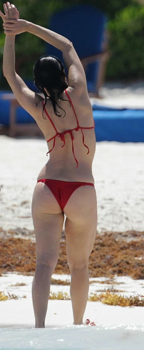 Rachel McAdams sexy bikini pics