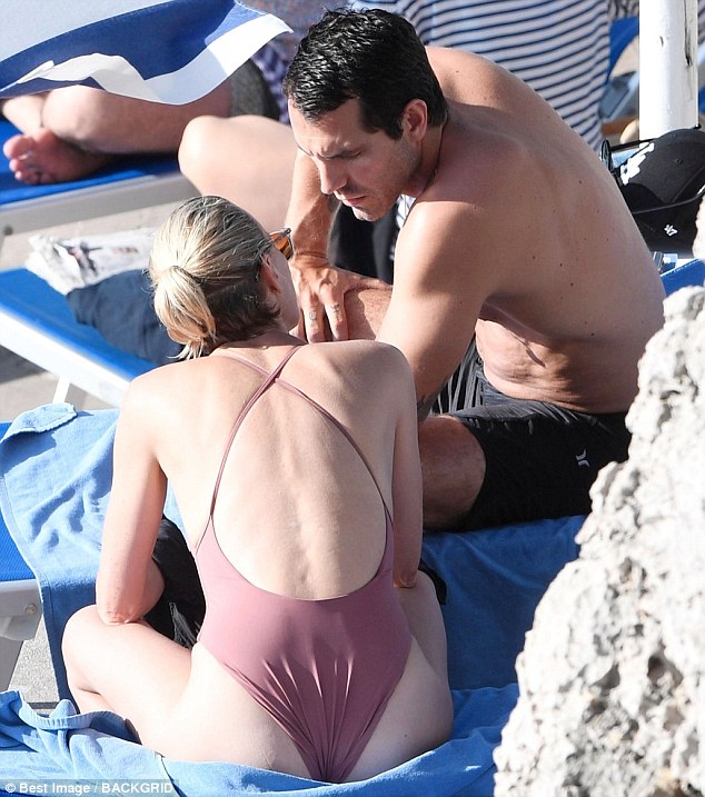Robin Wright bathing suits photos