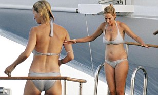 Uma Thurman hot bikini pics