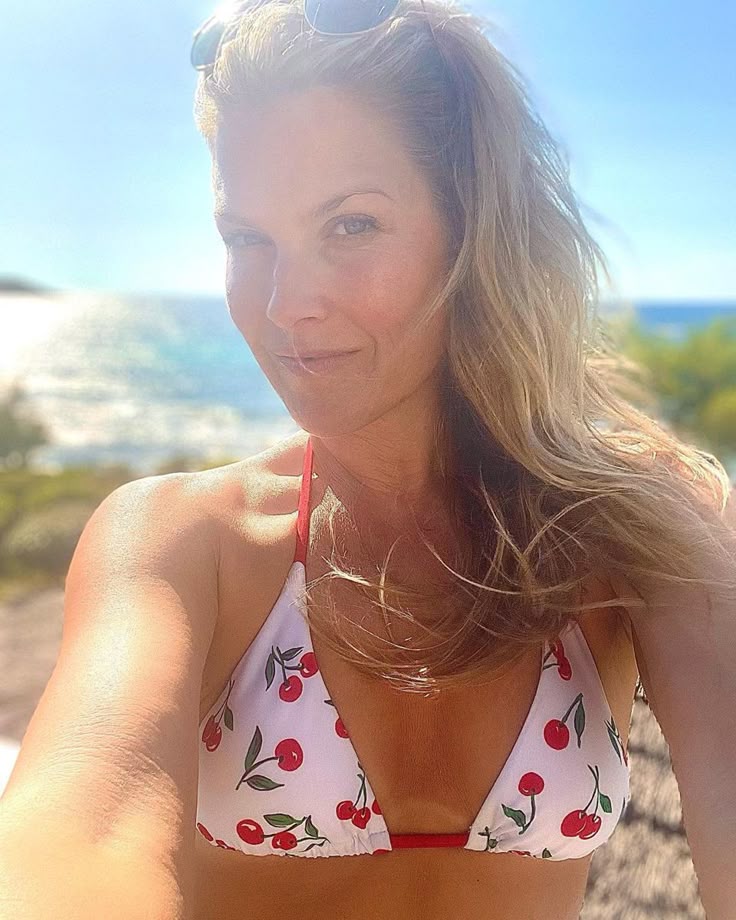 ali larter sexy swimware pictures