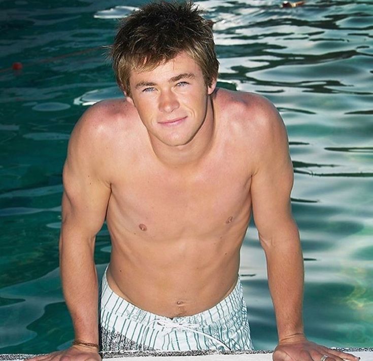 Chris Hemsworth young photos