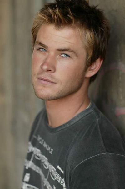 Chris Hemsworth young pics
