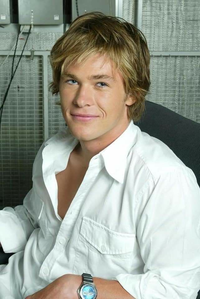 Chris Hemsworth young pictures