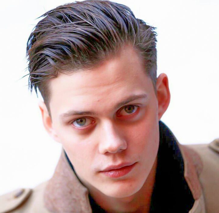 bill skarsgard young pics