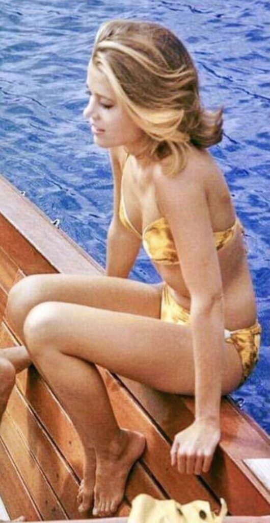bridget fonda sexy bikini photos