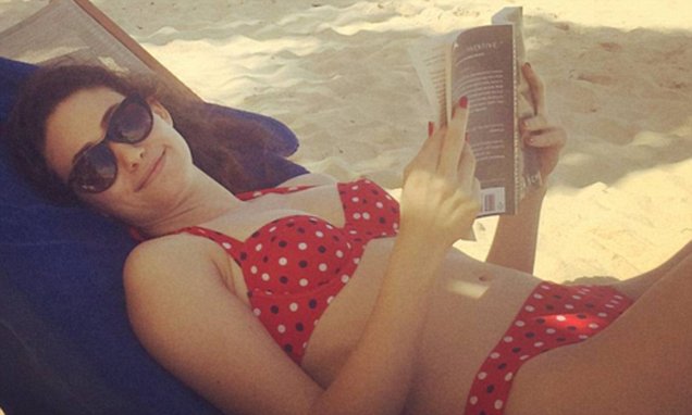 emmy rossum bikini photos