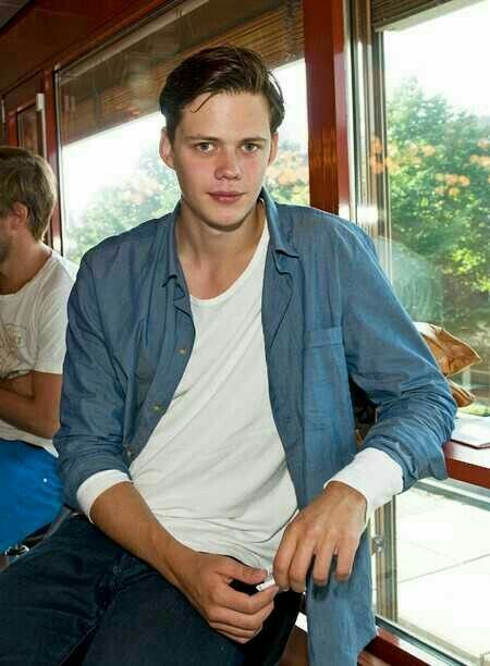 young bill skarsgard pics