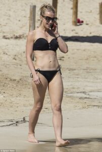 linda hamilton bathing suit images