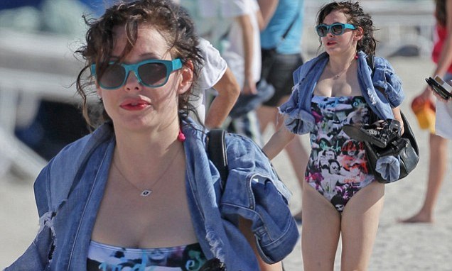 rose mcgowan sexy bikini pics